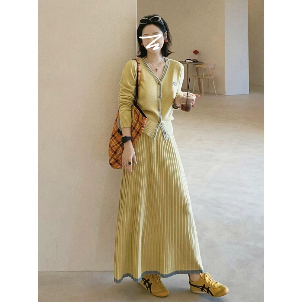 Женское летнее платье-свитер желтого цвета, французский стиль, новинка 2025 года, популярный комплект с длинной юбкой