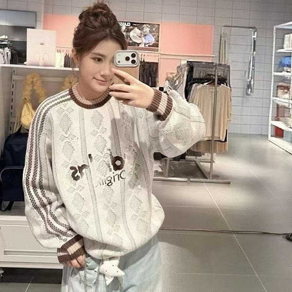 Three-leaf jacquard striped loose-fit sports knit sweater, vintage cable-knit sweater, unisex casual long-sleeve