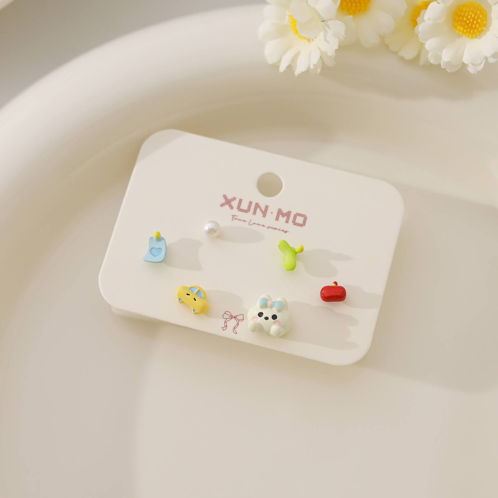 Juego de pendientes de aguja plateados, sencillos y compactos para mujer, pendientes geométricos en forma de corazón, bonitos, dulces y versátiles, venta al por mayor para puestos de mercado