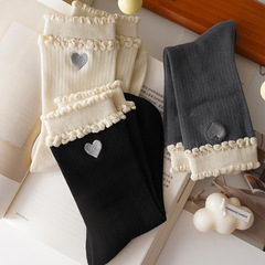 韓系の小さいお姉さんのinsの泡のレースの愛の刺繍の靴下の子供の中の筒の早秋の黒い灰色の綿の靴下は靴下を積みます