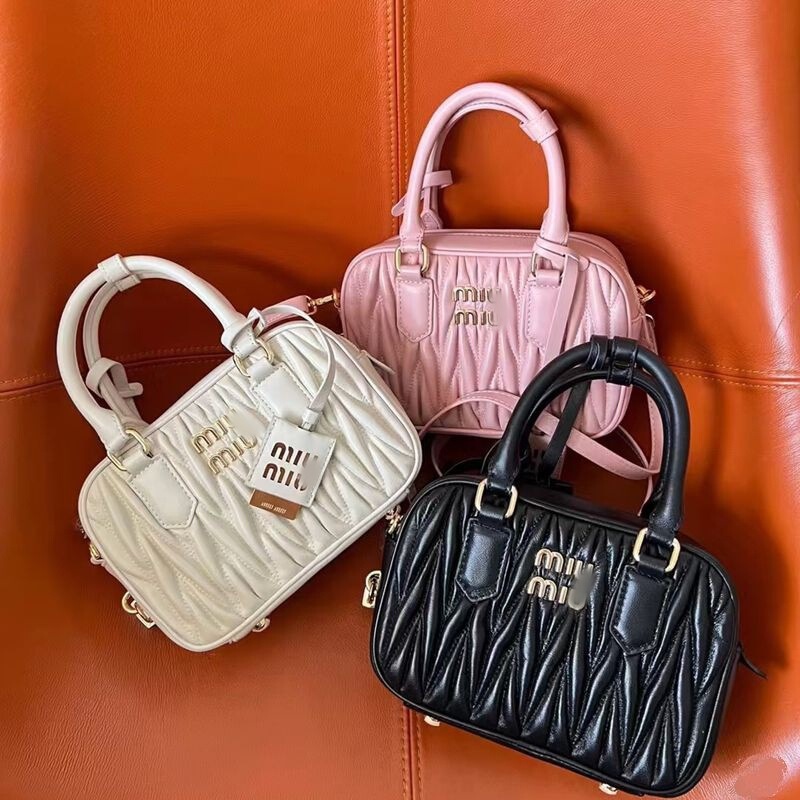 Miu Miu 2026 new pleated small square bag bowling Boston fashion versatile shoulder handbag crossbody women's bag Miu Miu 2026 new pleated small square bag bowling Boston fashion versatile shoulder handbag crossbody women's bag
