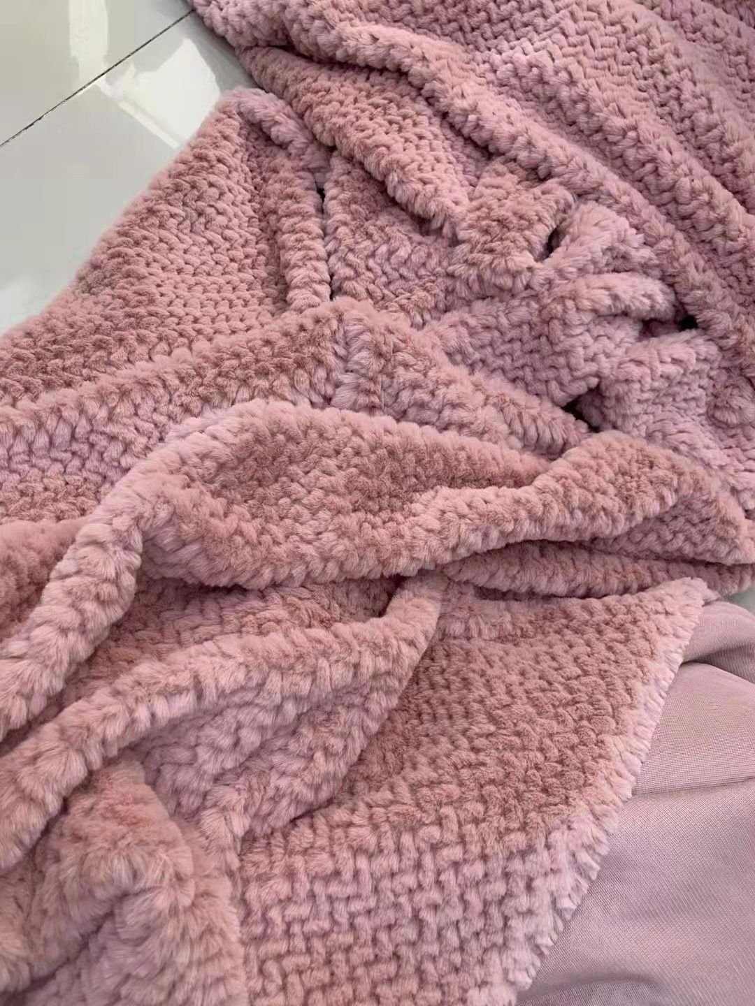 Conejo trenzado nuevo producto, conejo trenzado, pelo de conejo imitación, ropa de cepillo de flores, chaqueta, bolsa, tela de piel imitación