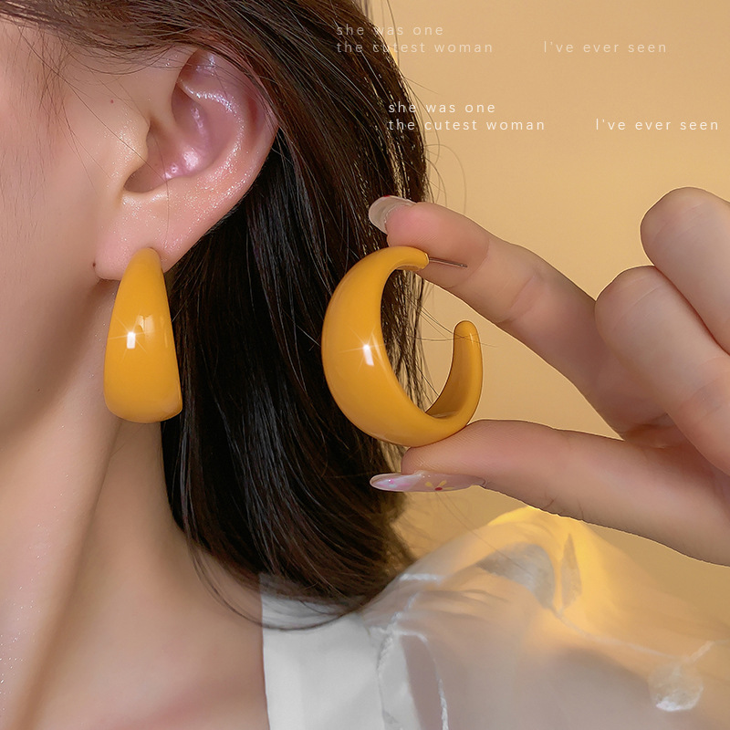 香港スタイルのレトロなシルバー針アクリル C 字型イヤリング女性のファッションライト高級ハイエンドイヤリングデザインニッチイヤリング|undefined