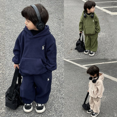 男の子用両面フリーススーツ2024冬物子供服厚手カジュアルツーピースセットスポーツウェア上下セット