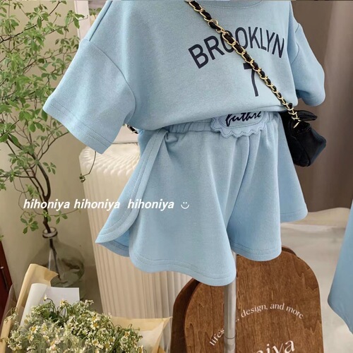 Korean parent-child summer style casual vacation mother-daughter outfits for a family of three, short-sleeved T-shirts and skirts, two-piece set