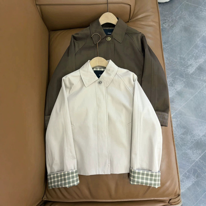 26 Autumn/Winter new collection: minimalist barn-style short jacket for women, featuring a plaid lining, loose fit, and casual outerwear design 26 Autumn/Winter new collection: minimalist barn-style short jacket for women, featuring a plaid lining, loose fit, and casual outerwear design