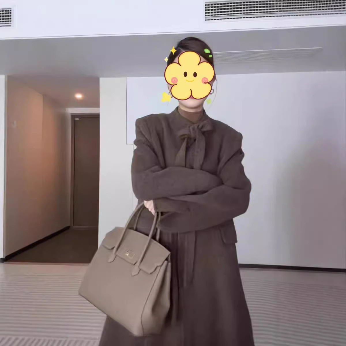 2024 년 가을과 겨울 새로운 헵번 스타일 활 양면 캐시미어 코트 여자 중간 길이의 우아한 슬림 울 코트