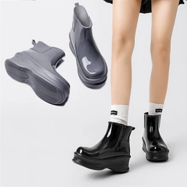 女式雨鞋;男式雨鞋