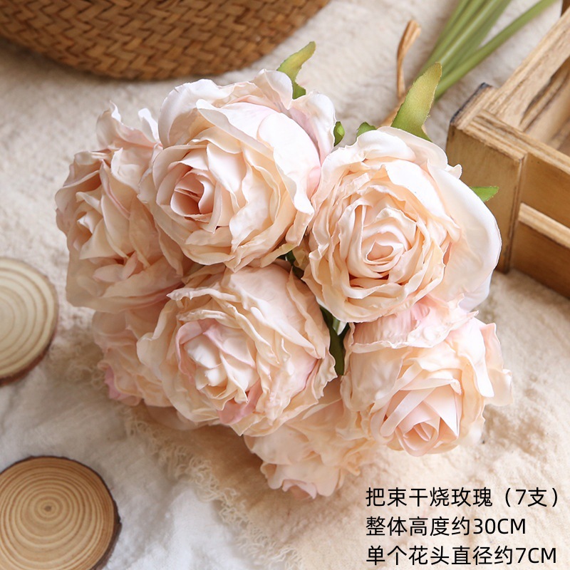 가벼운 분말 건조한 찐 작은 장미 묶음