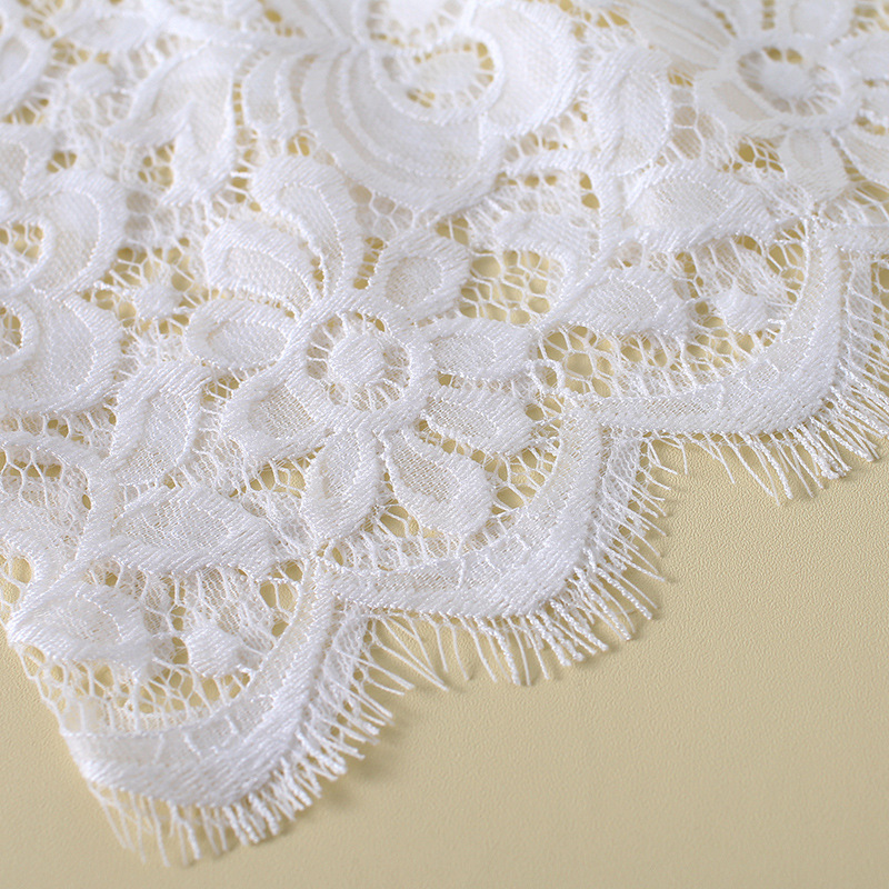 春と秋の衛衣は重ねて着ています。女性は底のレースの半身のスカートのシャツとセーターの偽の裾を着て股のカーテンを隠します。