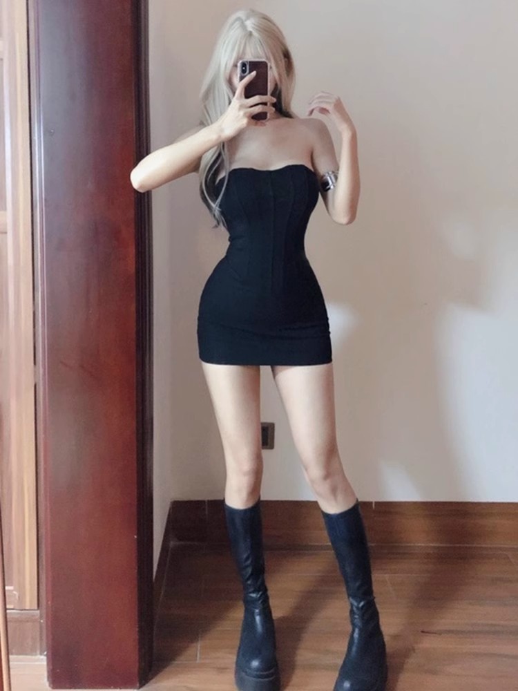黑色紧身抹胸连衣裙女装夏季2025新款纯欲风掐腰显瘦鱼骨包臀短裙