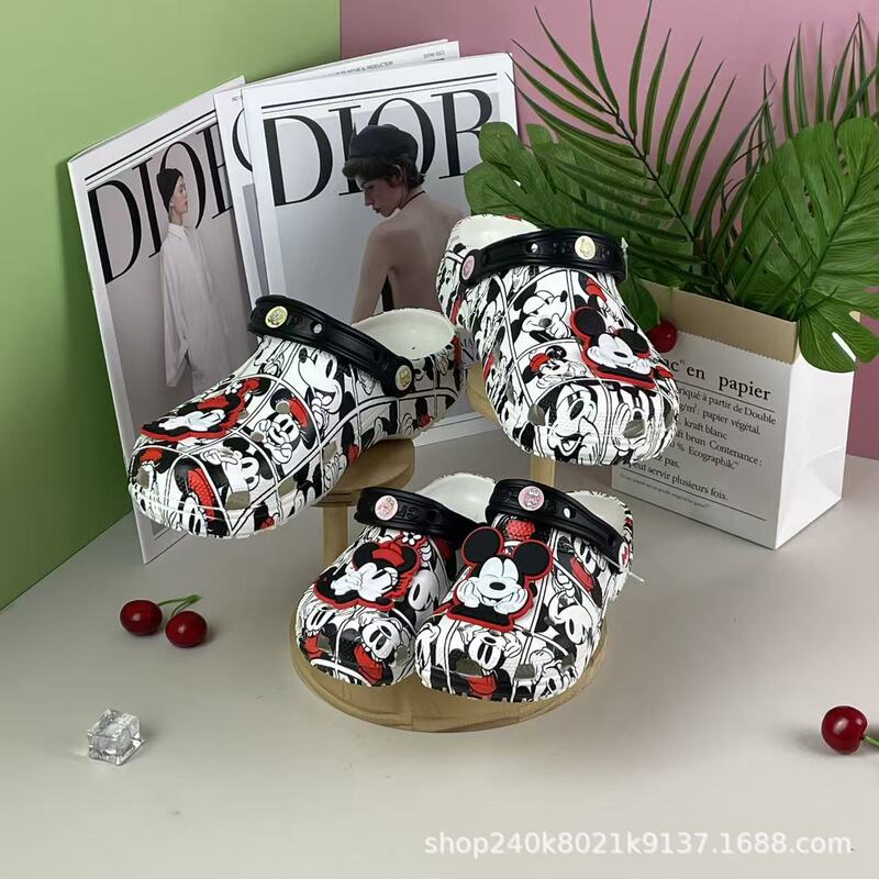 New Croc Shoes for Men and Women, Mickey and Minnie Shoes, Women's Summer Sandals, Couple Baotou Beach Shoes, Fashionable