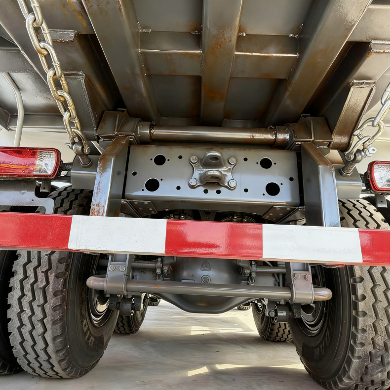 Cross-Border Supply of Sinotruk Howo Rear Eight-Wheel Dump Truck National Three 371 Horsepower Earth Transport Dump Truck Engineering