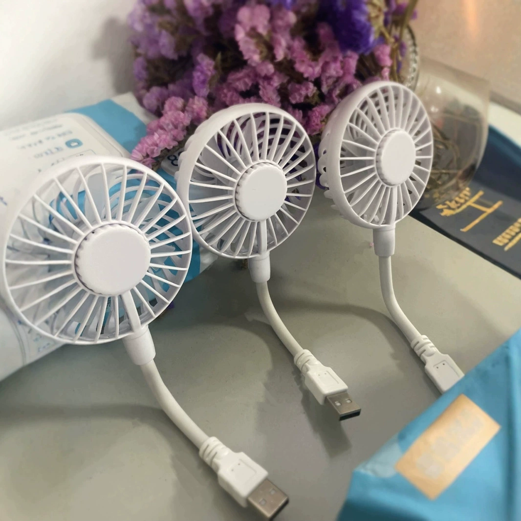 USB-зарядка портативный маленький вентилятор вне дома, чтобы нести энергосберегающий вентилятор может подключиться к зарядному сокровище