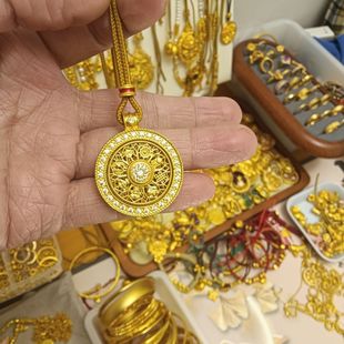 High Color Retention Sand Gold Rotating Eight Treasure Compass Pendant for Friends and Besties