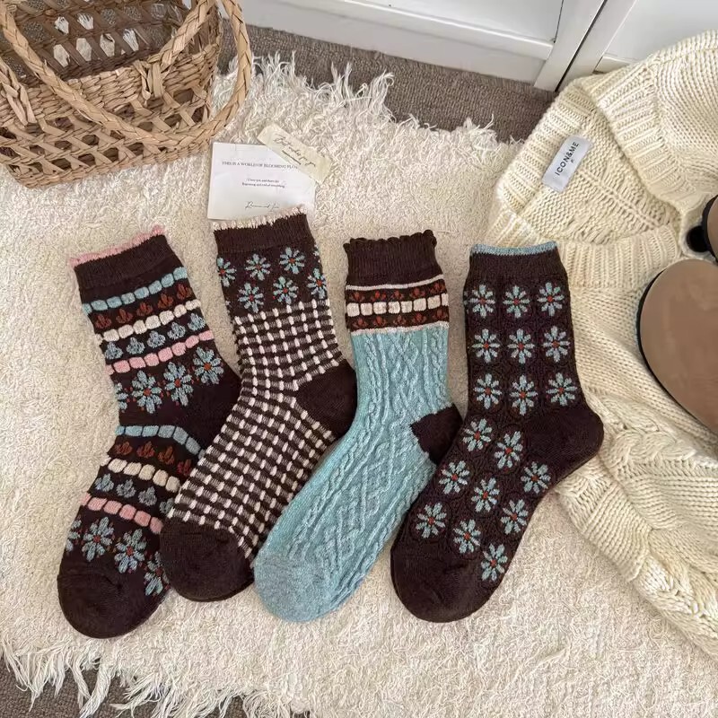 Warm Fleece Socks for Autumn and Winter, Retro Floral New Style Slouch Socks for Women, Lace Mid-Calf Japanese College Style Ins Warm Socks