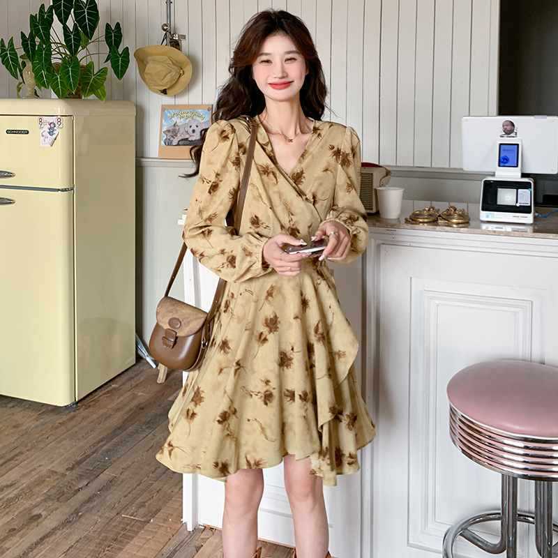巨好看黄色碎花长袖连衣裙女早秋2025超火轻奢高级感收腰显瘦裙子|undefined