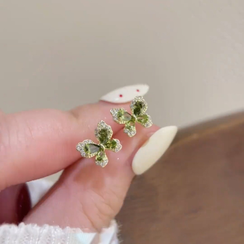 New Exquisite and Compact Emerald City Butterfly Earrings, Niche Design, High-End Earrings, Fresh and Stylish Ear Accessories New Exquisite and Compact Emerald City Butterfly Earrings, Niche Design, High-End Earrings, Fresh and Stylish Ear Accessories