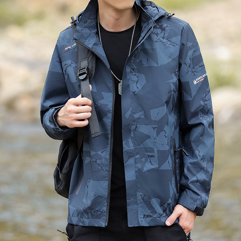 Chaqueta de hombre Primavera y otoño Chaqueta a prueba de agua y viento Chaqueta de camuflaje de tendencia de ocio y deportes al aire libre para hombre