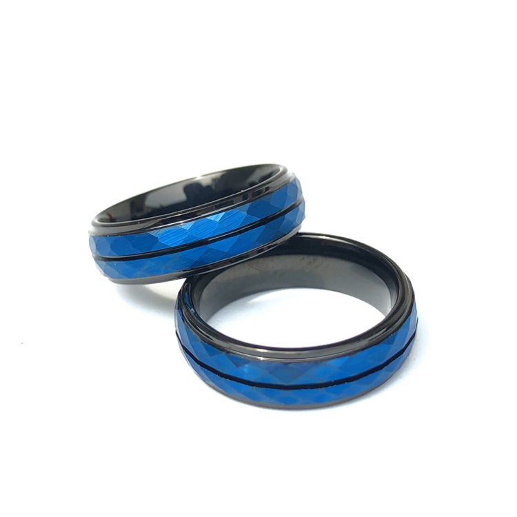 Anillo azul y negro europeo y americano suministro de acero de tungsteno material pesado anillo de flor de lote de dos colores Blue Room anillo de fundición azul eléctrico personalizado