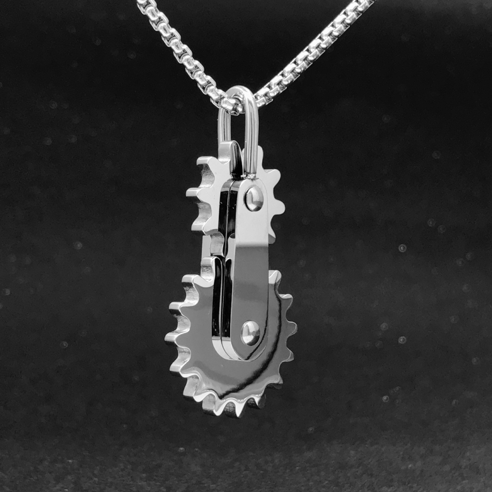 Stainless Steel Gear Necklace Rotating Double Pendant For Men_voghion.com