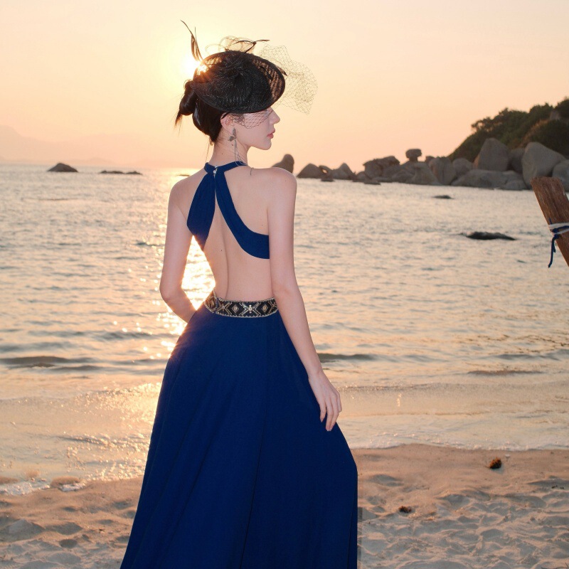 Halter Neck Dress for Women with a High-End Feel, Vintage Style, Heavy Embellishments with Rhinestones, Birthday Party Dress, Sexy Backless Long Gown