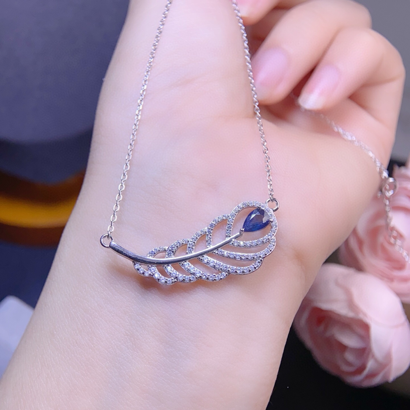 Sapphire pendant jade