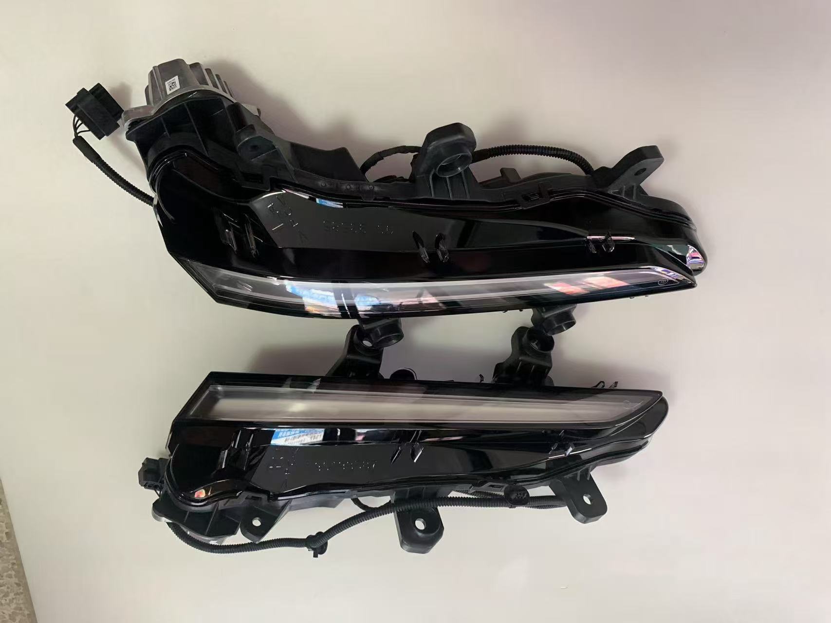 Brand New Logo 2008 Daytime Running Lights Front Lion Claw Lights Led Fang Lights Yl01546080 Yl01546180