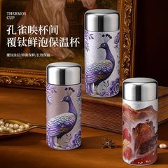軽くて豪華なコンパクトな氷模様のチタンコーティングされた魔法瓶カップ、見栄えの良いポータブル屋外車載女の子用ストローウォーターカップ供給