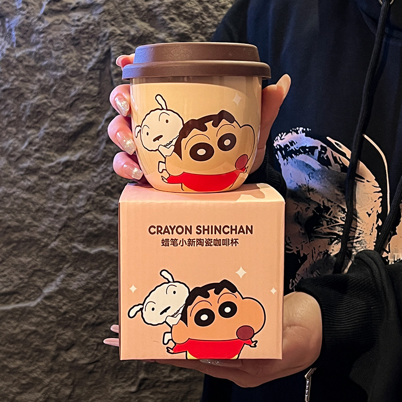 Auténtico lápiz con marca pequeña nueva taza de cerámica taza de agua con tapa de dibujos animados para niños lindos tazas de regalo al por mayor