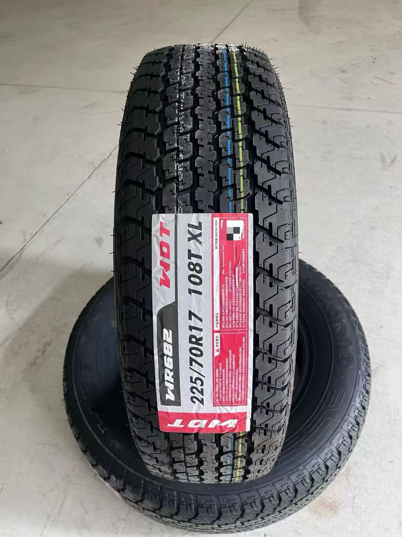 AT all-terrain off-road tire 225/70R17 225/70/17 is wear-resistant, non-slip, and has strong grip, suitable for YuSheng S350