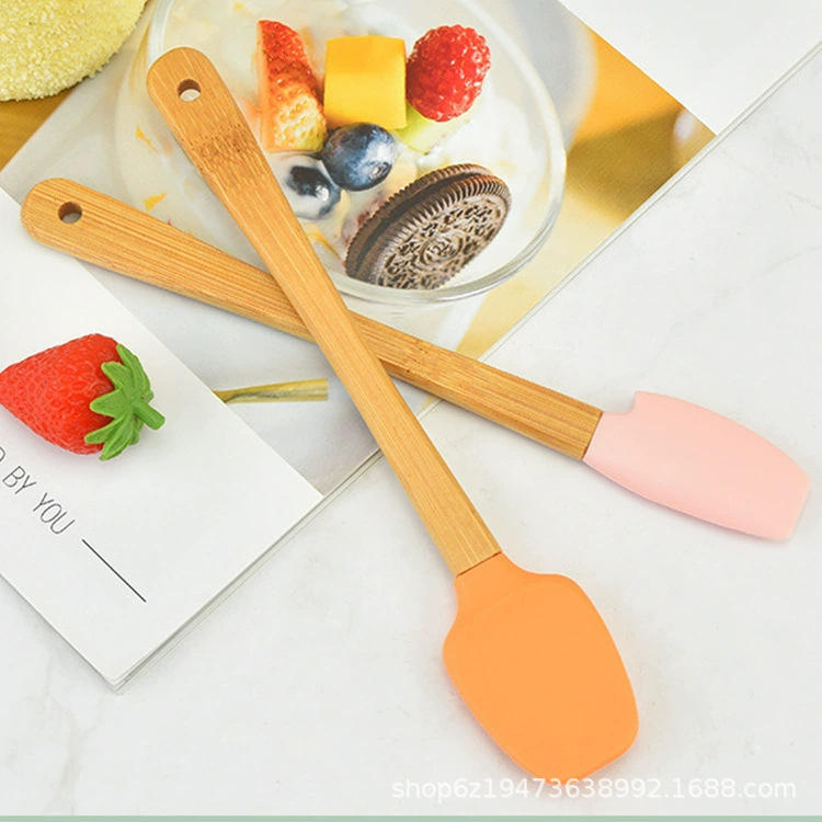 Mini raspador de cinco piezas Cuchara de silicona Cepillo de aceite Juego de utensilios de cocina Mango de madera Raspador de silicona de color Herramientas para hornear de cocina