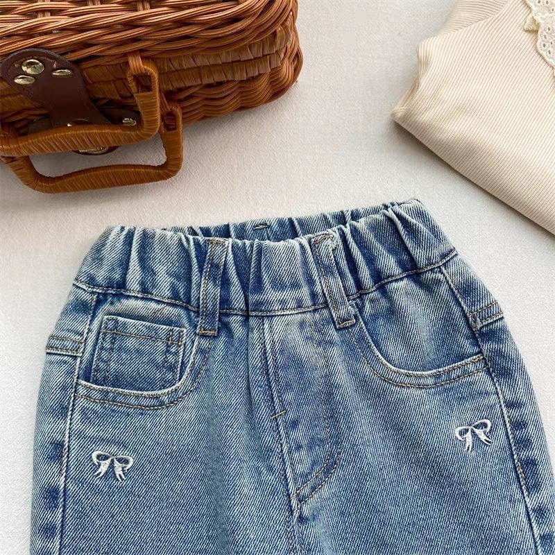 女の子パンツ 2025 春と秋の新しいベビーファッション西洋スタイル絶妙な刺繍リボンフレアパンツジーンズ