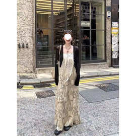 2-300斤大码印花吊带连衣裙女夏宽松度假长裙缎面设计感小众裙子