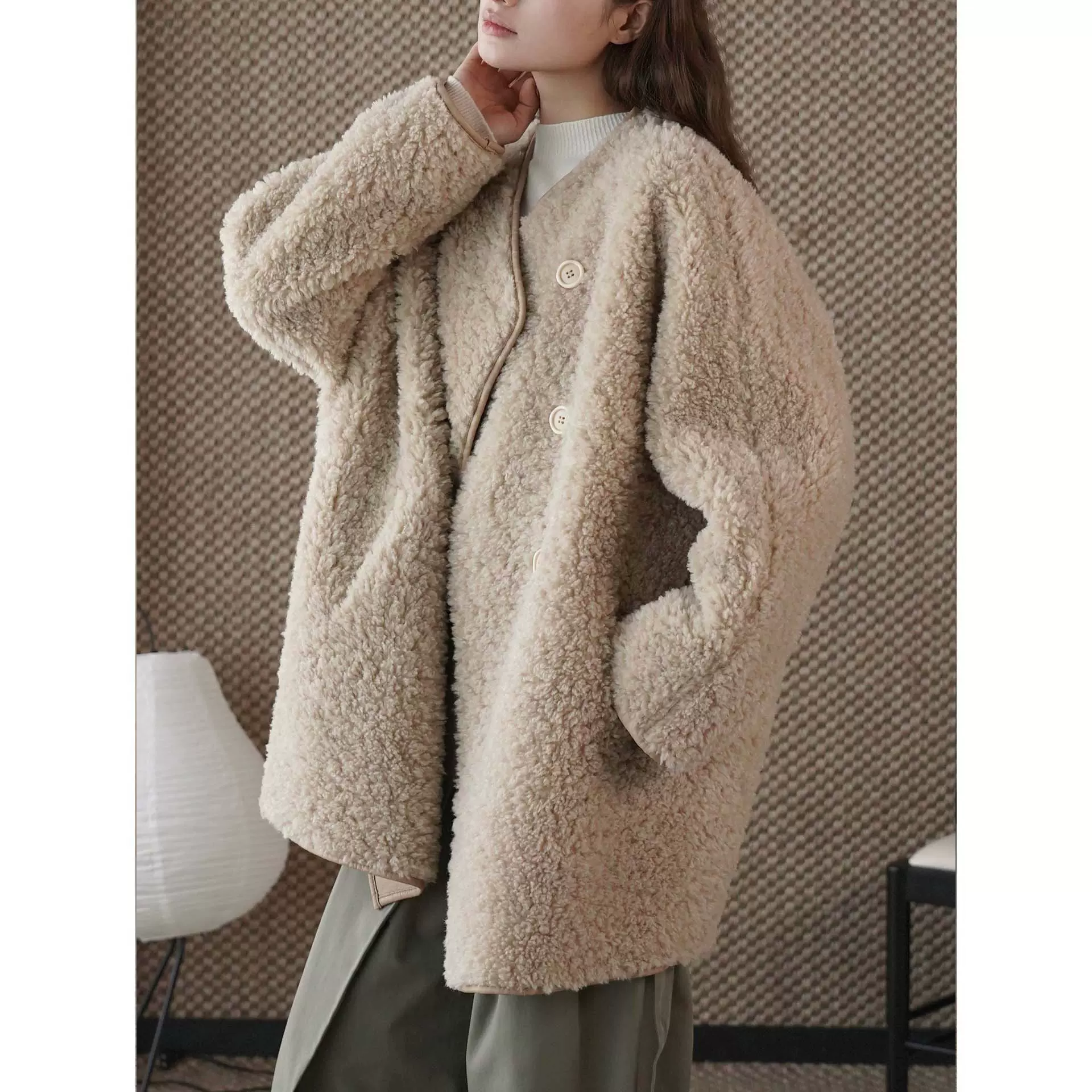 卢浮冬季新款韩版慵懒感斜门襟纽扣设计毛绒羊羔毛宽松羊毛外套女