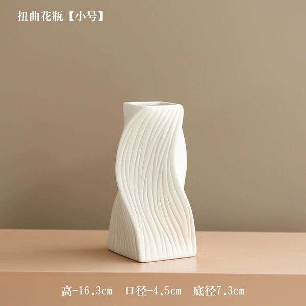 Rotating and twisting vase [Tomber]