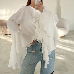 おしゃれな白いゆったりとしたフリル付きフレンチシャツ、女性用夏の宮廷風レースベルスリーブシフォンシャツ
