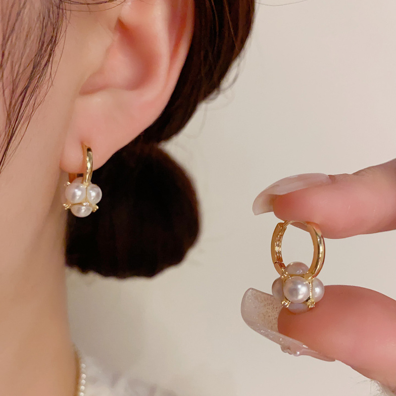 fashionable retro small design earrings with zircon pearl