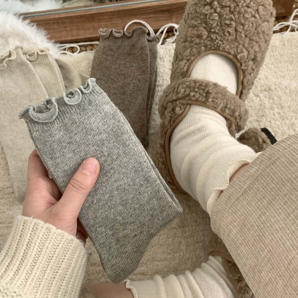 Women's Japanese Style Solid Color Wool Crew Socks A Pair display picture 9