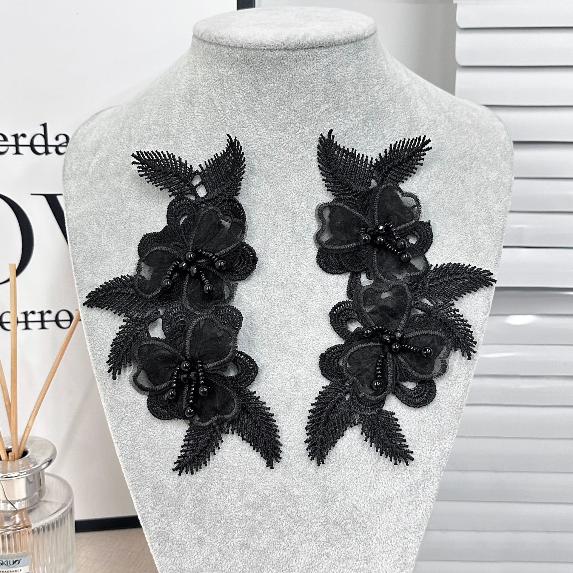 Flor de encaje negro bordado flor flor tridimensional ramas y hojas flor diseño de prendas de vestir fábrica directa al por mayor