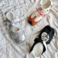 バレエ風の一字はマジックテープを持っています。
