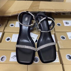 ほら2024年夏スペイン新商品ハイヒール女性靴光る水ドリルの足のつまみにビロードのハイヒールのサンダルがついています。