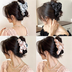 高級感のあるサテンのキラキラしわの泡は新型の雲のヘアピンの後頭部のサメの頭飾りのクリップを挟みます。