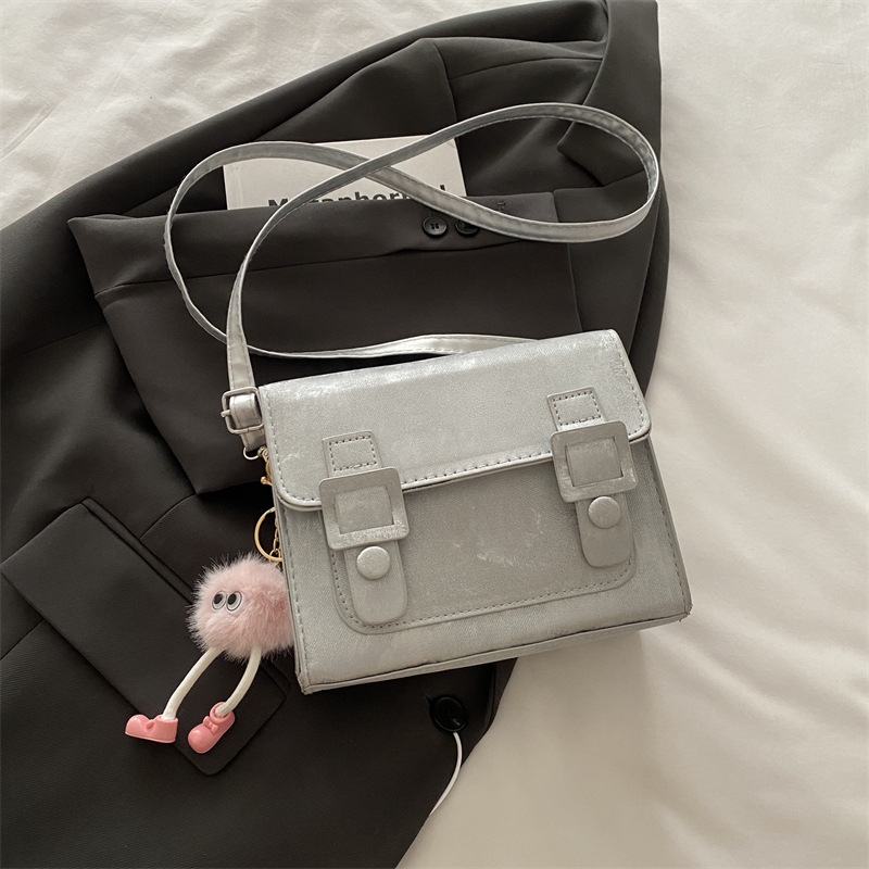 Bolso Cambridge bolso femenino 2025 nueva moda retro oso colgante bolso de hombro simple mensajero casual pequeño bolso cuadrado