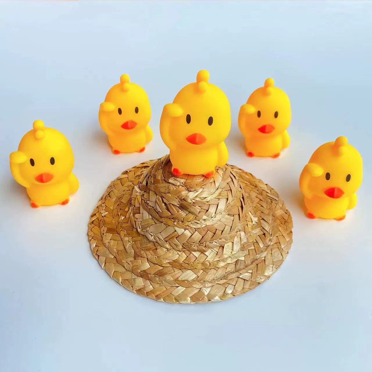 网红抖音敬礼小黄鸭捏捏叫母子鸭你别笑创意解压车载摆件厂家批发