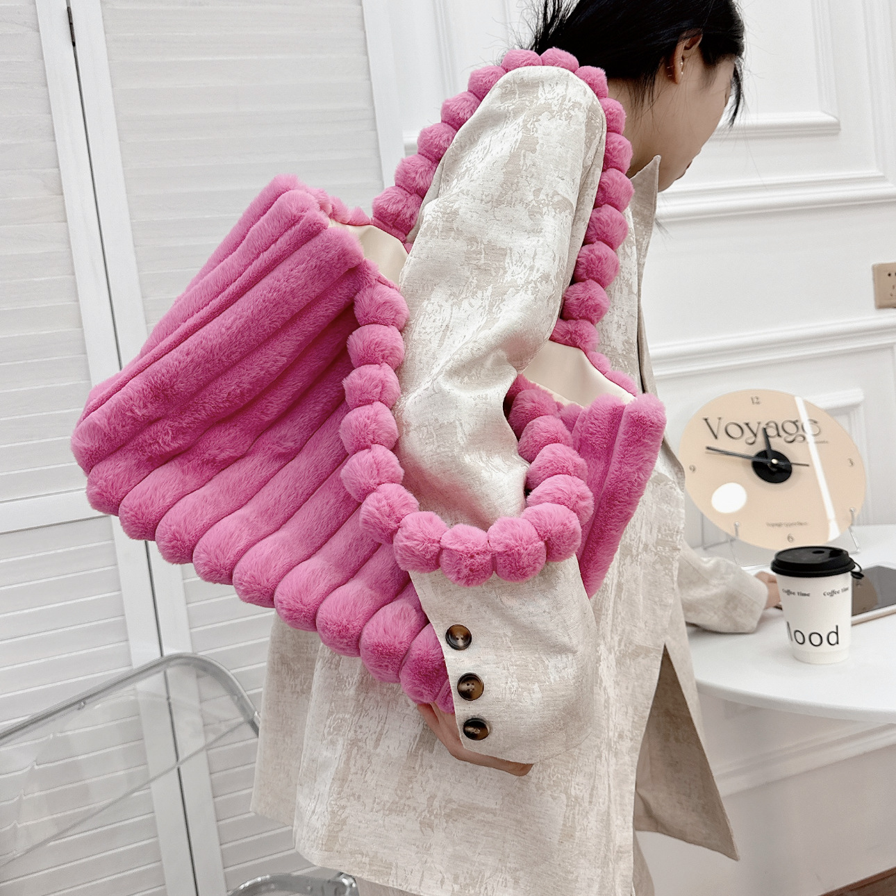 Women's Large Autumn&winter Plush Solid Color Basic Square Magnetic Buckle Shoulder Bag Tote Bag display picture 2