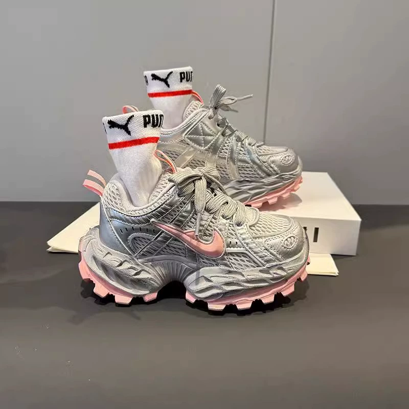 Новая сверхлегкая танковая обувь для мальчиков и девочек весной 2025 года