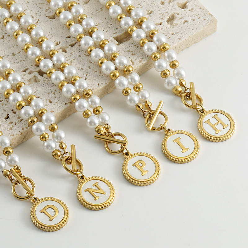 Simple Style Round Letter Imitation Pearl Titanium Steel Inlaid Shell Pendant Necklace 1 Piece display picture 1