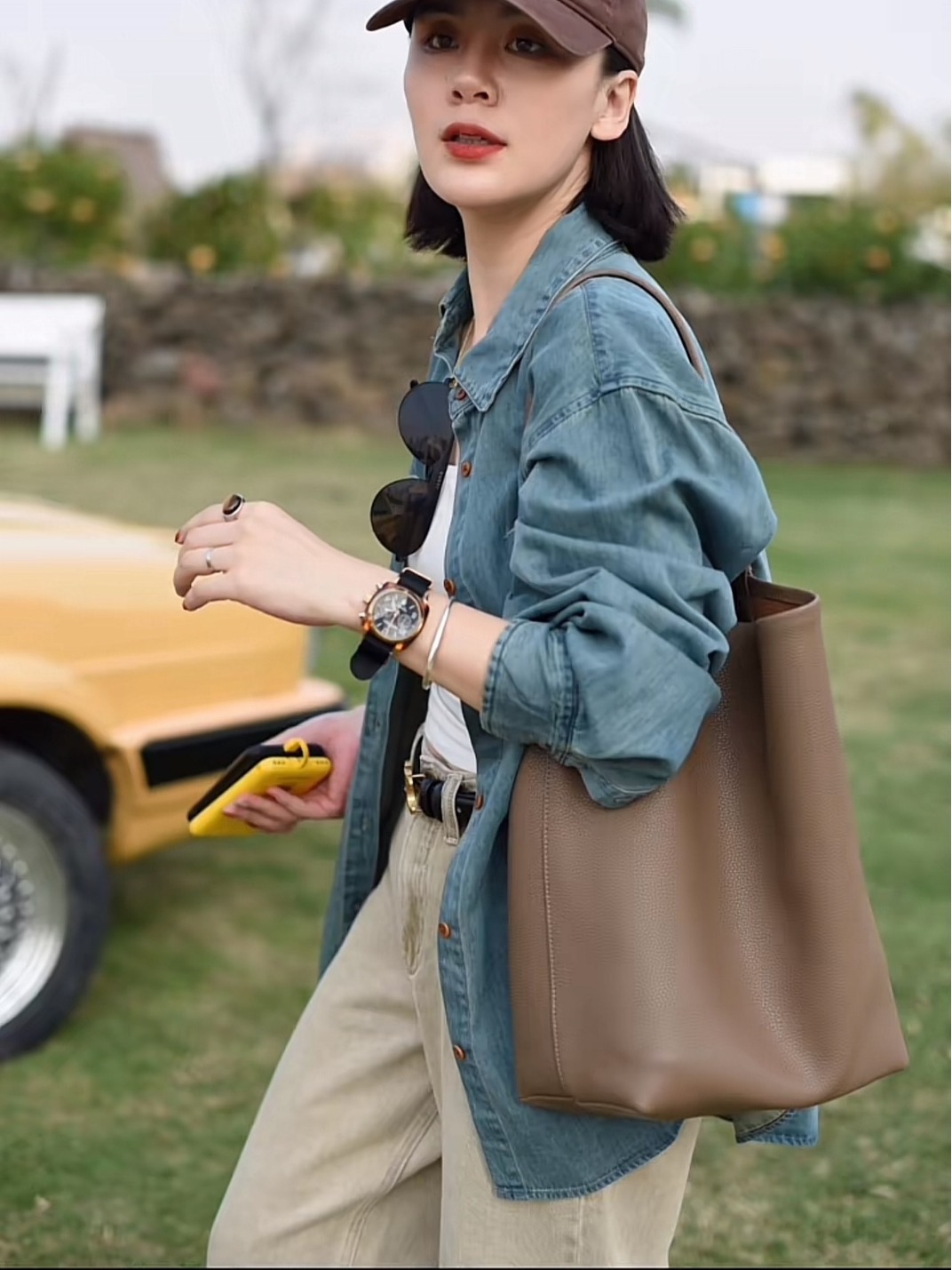 牛革トートバッグ女性のための 2025 新しいシングルショルダー大容量ショッピングバッグカジュアル怠惰なスタイル脇の下バッグ通勤バッグ