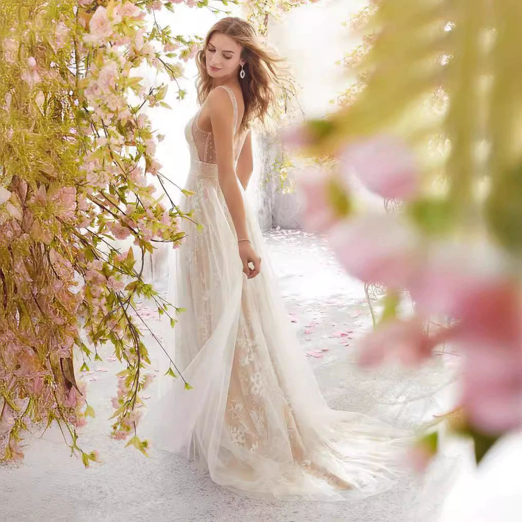 Sleeveless Lace Wedding Dress, V-neck European Style Bridal Gown, White, Sizes S–XXXL
